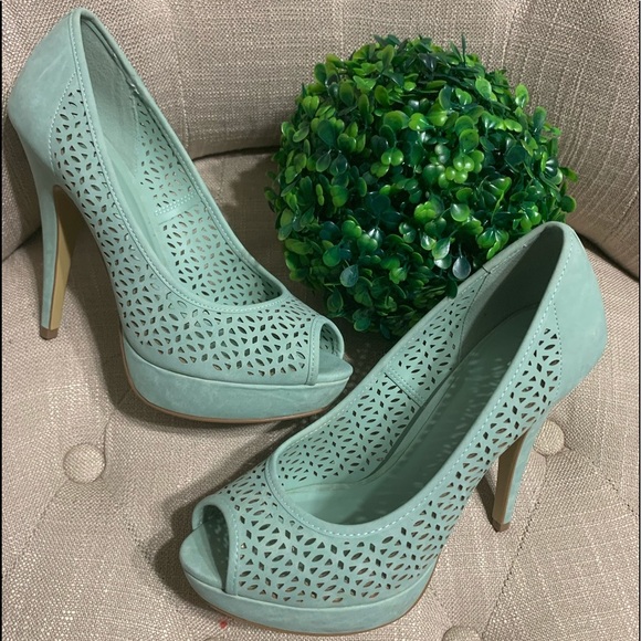 Apt. 9 Shoes - APT 9 Platform heels size 7,5